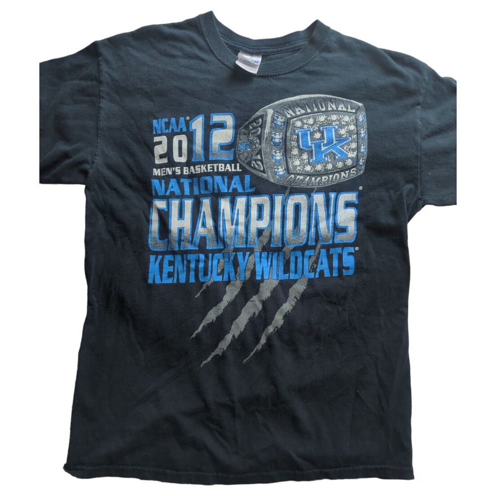 KENTUCKY WILDCATS NCAA 2012 National Champions Black T-Shirt Size M GILDAN